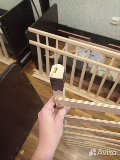 Детская кроватка с маятником и ящиком