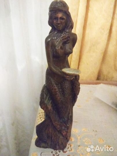 Статуэтка из дерева 