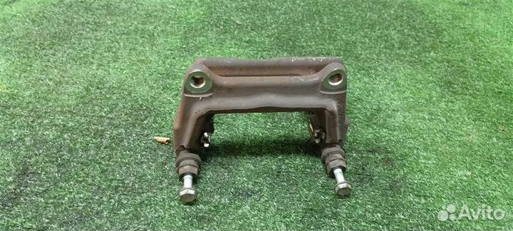 Скоба суппорта заднего правого Audi Audi A8 4E