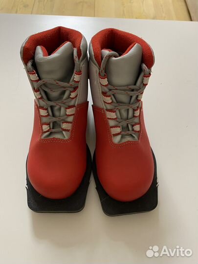 Лыжные ботинки детские р. 32, р. 34