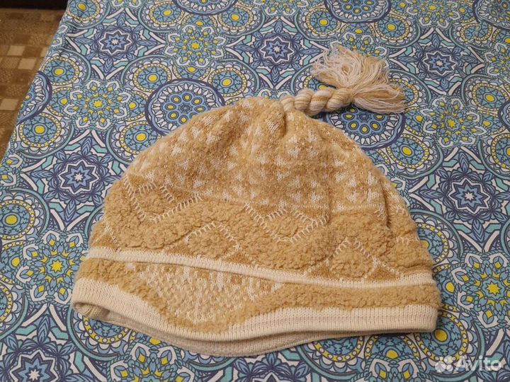 Шапки разные в отличном состоянии,цены разные