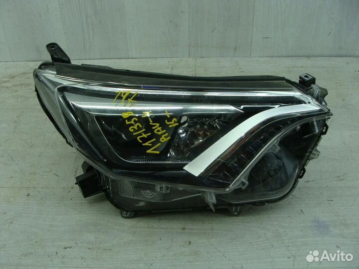 Фара правая Toyota RAV4