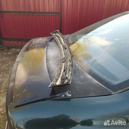 Bmw e39 спойлер узкий на заднее стекло