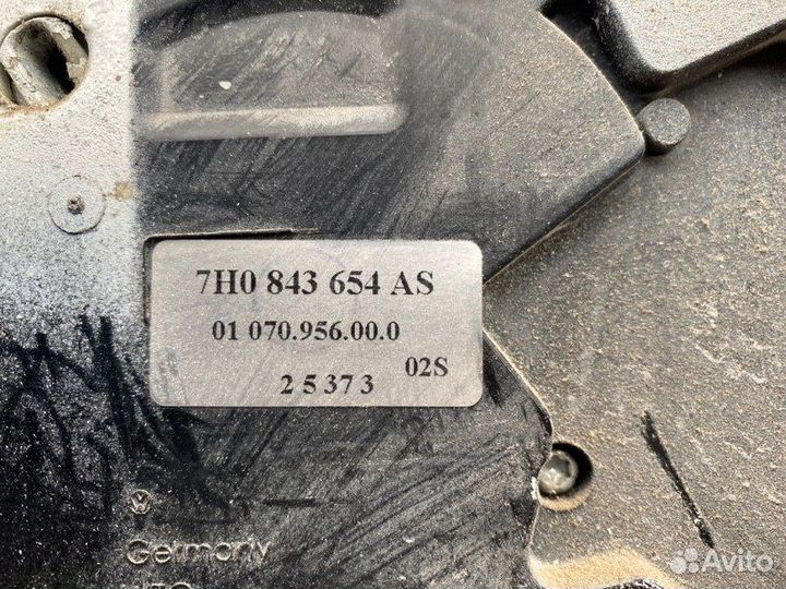 Замок сдвижной двери передний правый Vw