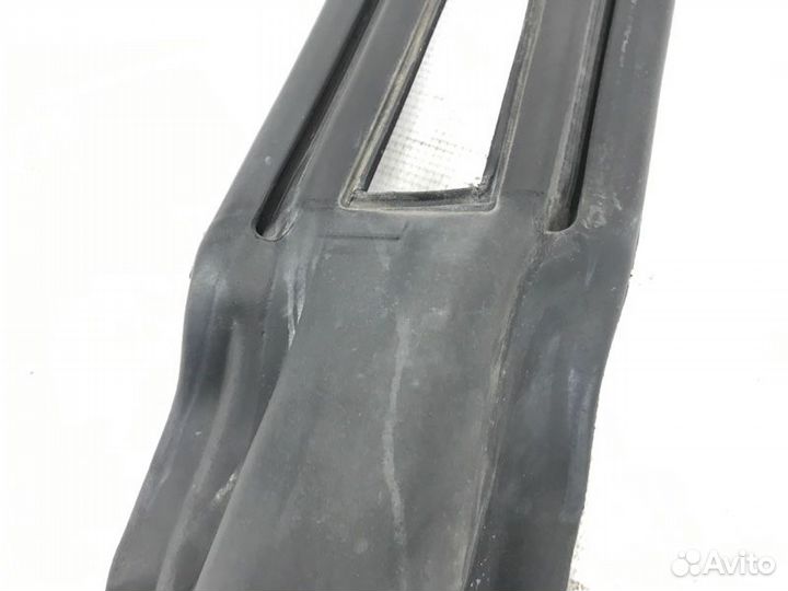 Уплотнитель ш-образный левый Subaru Legacy BL5