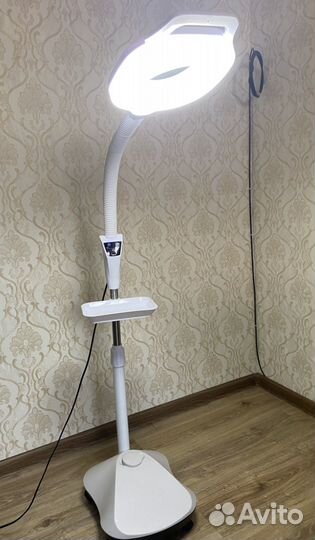 Лампа лупа для косметолога