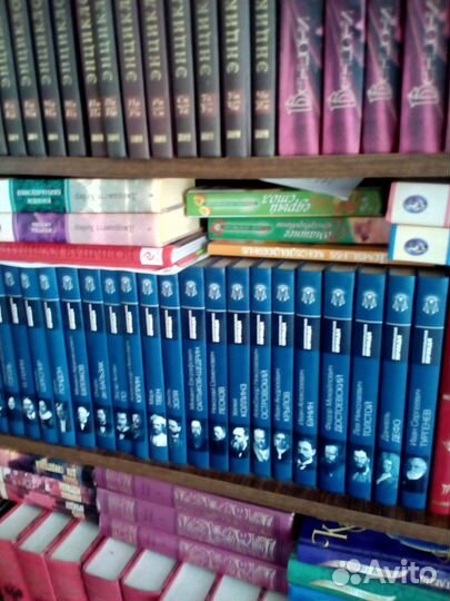 Энциклопедии, любовные романы и детективы