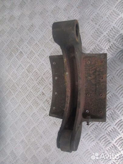 Колодка тормозная передняя барабанный тормоз Scania 1300204