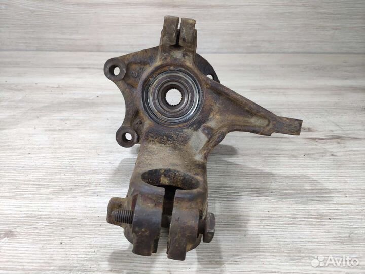 Кулак поворотный левый Peugeot 206