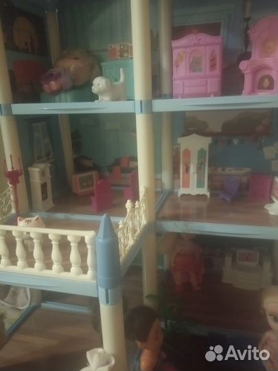 Большой кукольный домик