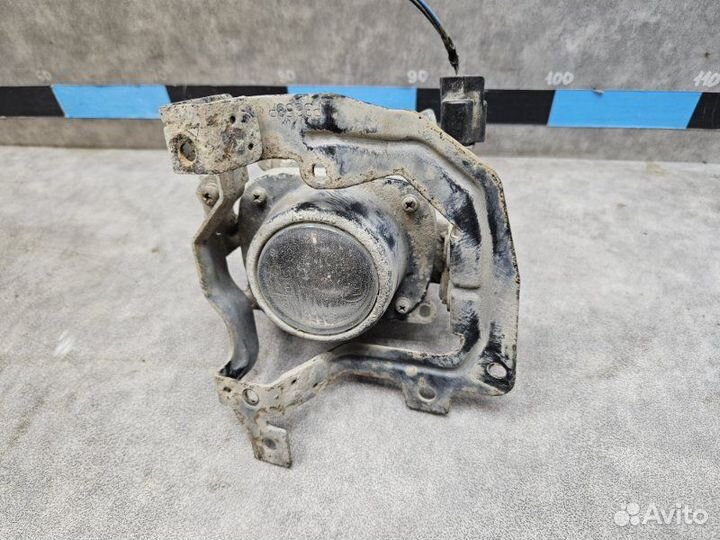 Противотуманная фара передняя правая Mitsubishi