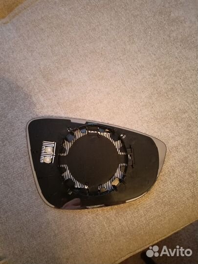 Зеркало (зеркальный элемент) на VW Jetta