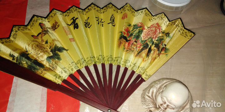 Китайский божок и веер цена за лот
