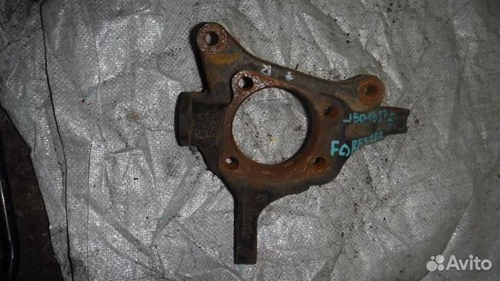 Кулак поворотный передний правый Subaru Forester