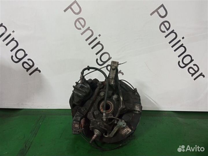 Ступица (кулак, цапфа) передняя правая Volvo V70