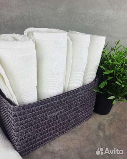 Махровые полотенца белые