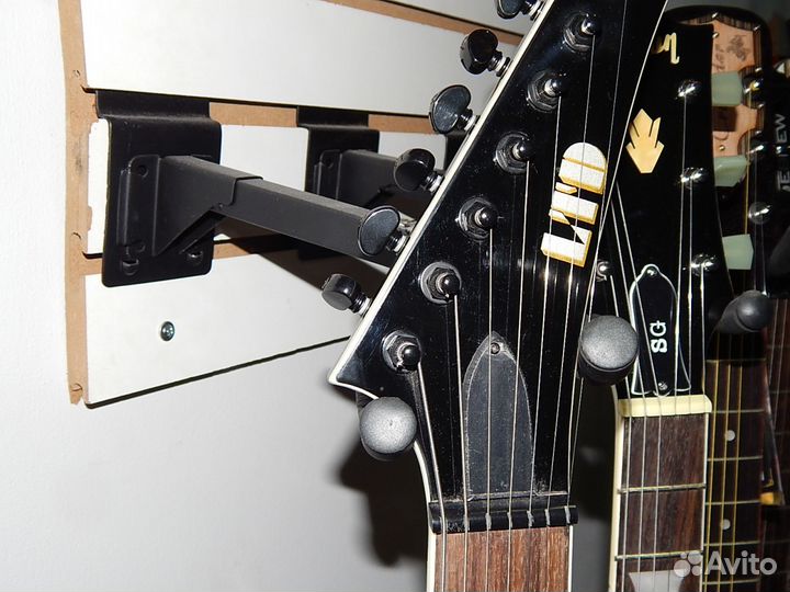 Гитарный держатель настенный