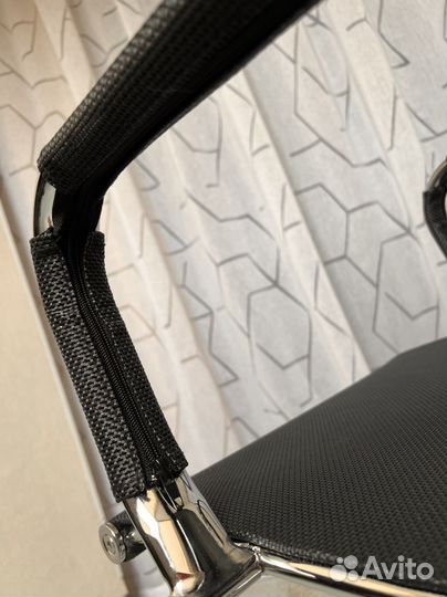 Офисное кресло