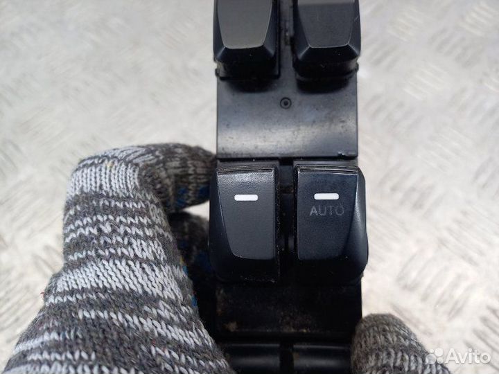 Блок управления стеклоподъемниками Hyundai Ix 35