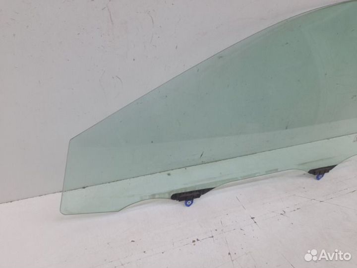 Стекло двери переднее левое Toyota Camry 70