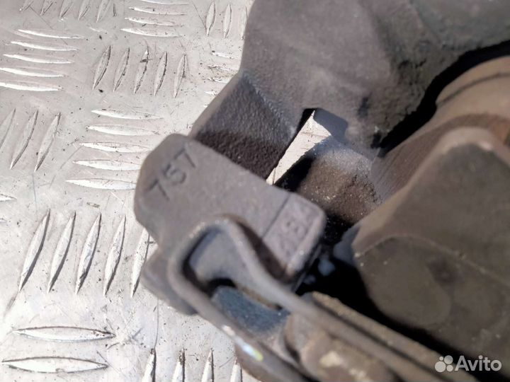 Суппорт передний левый Opel Astra H