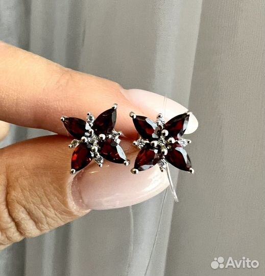 Серьги пусеты с природным гранатом