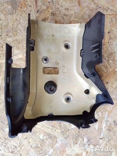 Кожух рулевой колонки Opel Astra J седан 1.6