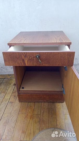 Тумба прикроватная