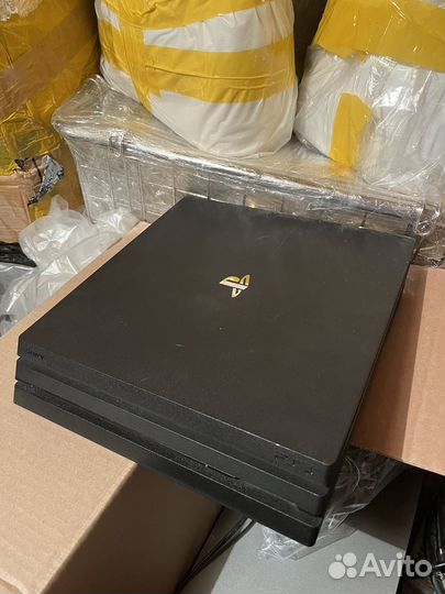 Sony PS4 Pro 1tb + 2 джойстика и док-станция