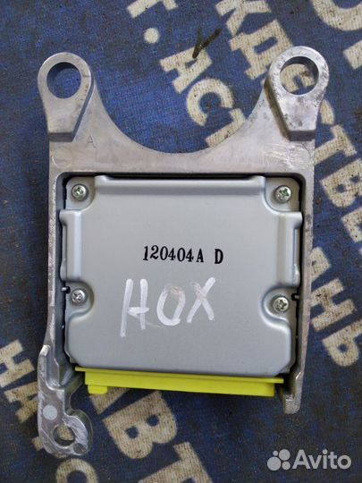 Блок управления airbag. Toyota Noah минивен