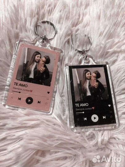 Брелок акриловый