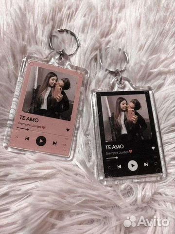 Брелок акриловый