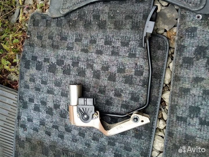 Педаль газа Mitsubishi Pajero V77W 6G75 2006