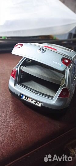 Модель Volkswagen Golf V 1:18