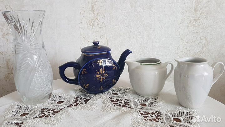 Чашки, бокалы, кружки, заварочный чайник, молочник