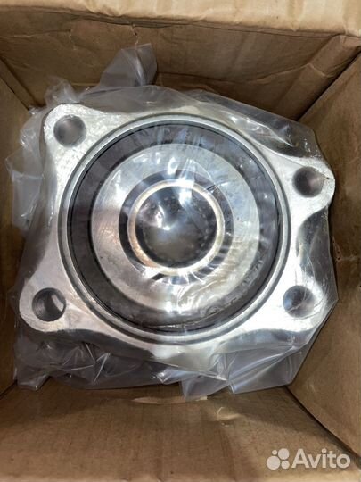 Ступица передняя в сборе на Toyota Camry 70