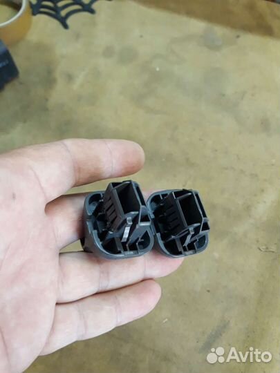 Фред Крепление Козырека солнцезащитного Freed