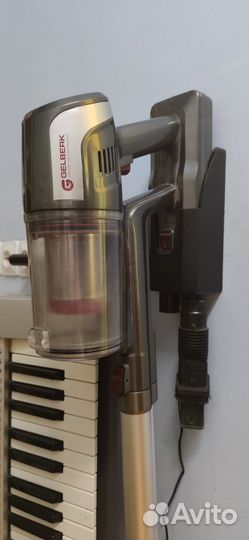 Вертикальный беспроводной пылесос ручка