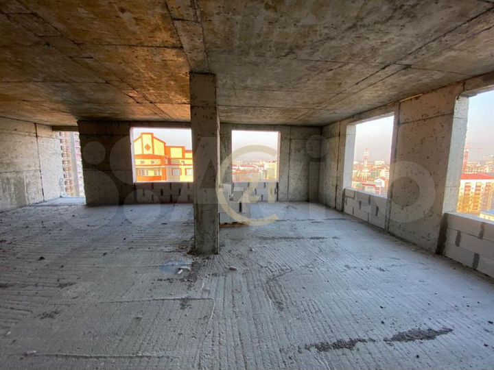 2-к. квартира, 83 м², 18/21 эт.