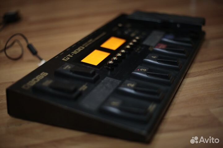 Гитарный процессор Boss GT-100 (с сумкой)