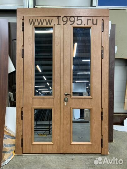 Дверь металлическая с зеркалом