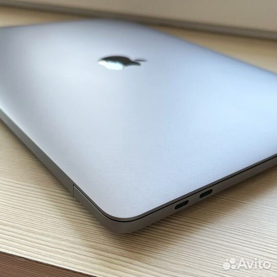 Macbook pro 13/ 2018 / i5/ 16gb/ 512/Touch Bar