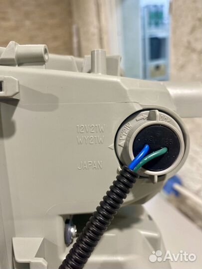 LED дхо/Поворотник правый toyota prius 3