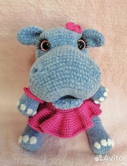 Вязаный бегемот ручной работы
