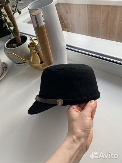 Шляпка с козырьком