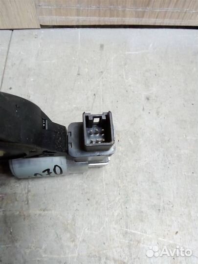 Мотор стеклоподъемника передний правый от Mazda M