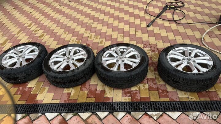 Kumho I'Zen Stud Snow KW11 215/55 R17