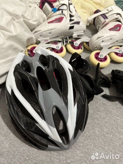 Ролики новые с комплектом защиты