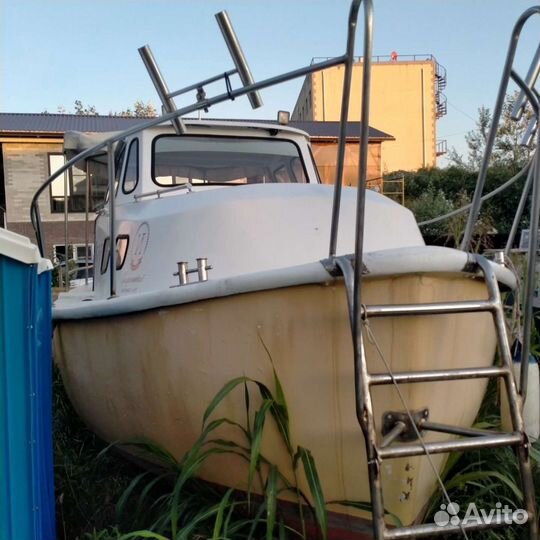 Прогулочно-рыбацкий катер