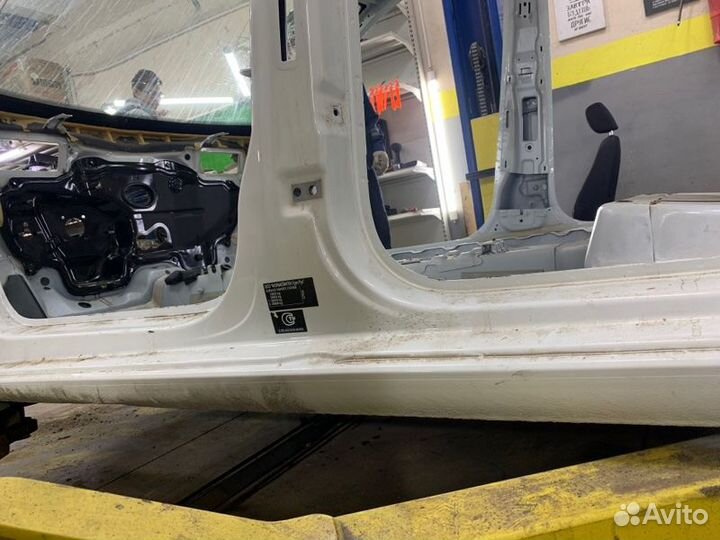 Центральная стойка кузова левая Skoda Rapid 1